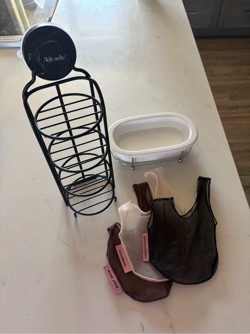 Kit-Sch bath accessories.